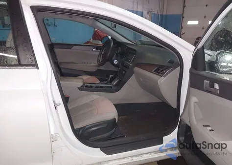 2017 Hyundai Sonata z USA, uszkodzony, nr VIN 5NPE24AF9HH563346